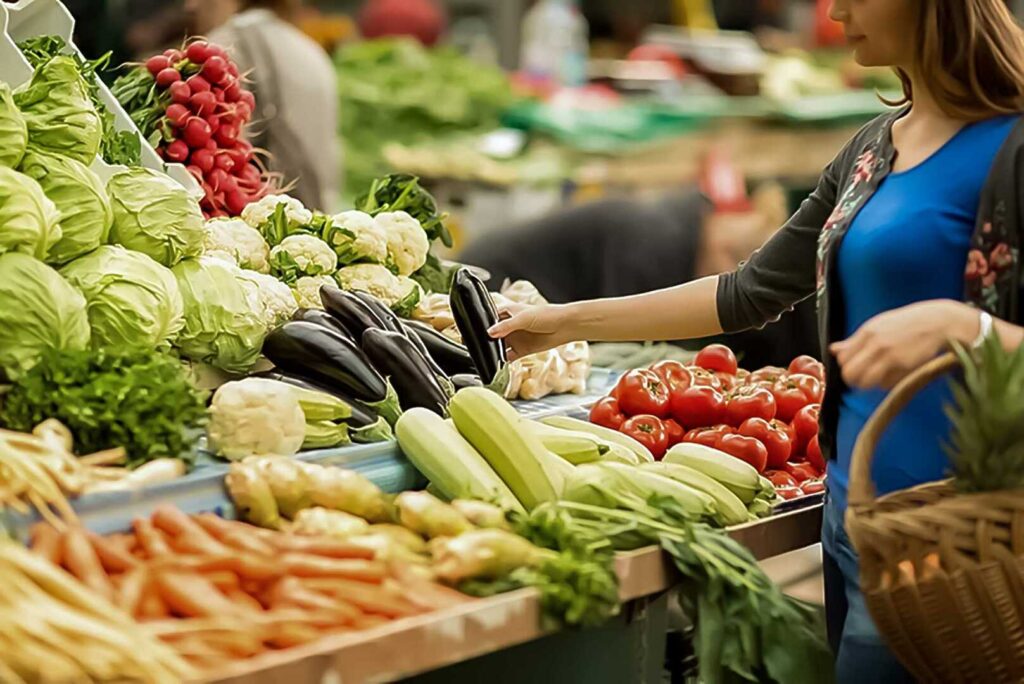 Продажа овощей и фруктов на рынке: смекалка и маркетинг